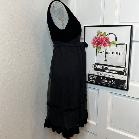 Anthro Ruth Black V-Neck Lace & Velvet Midi Dress Size 8 - Picture 2 of 7